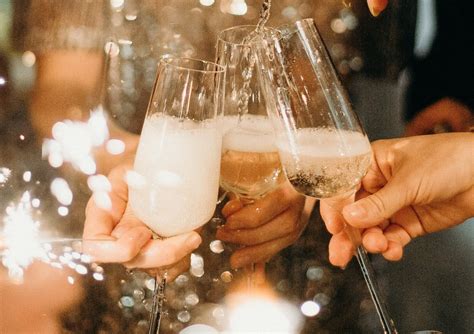 Champagne sabreren op 10 originele manieren .